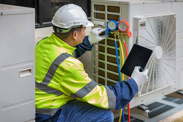 Professional Emergency Hvac technician working in Bourbonnais, IL